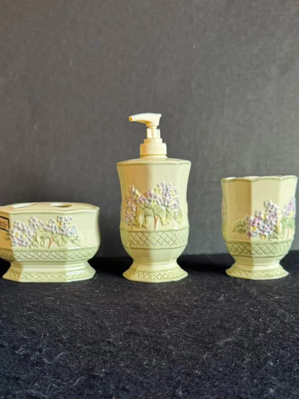 Vintage Ceramic Embossed ‘Lilac’ Bathroom Accessory Set
